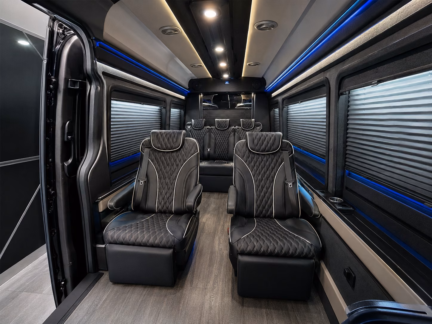hampton airport shuttle buses for employees